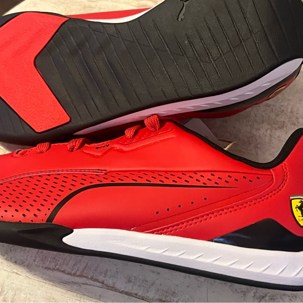 Puma Red and Black Ferrari drift cat 11 size 9 BNWT